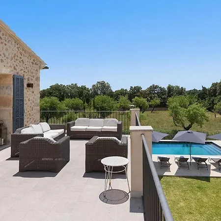 וילה Pelut פוינסה